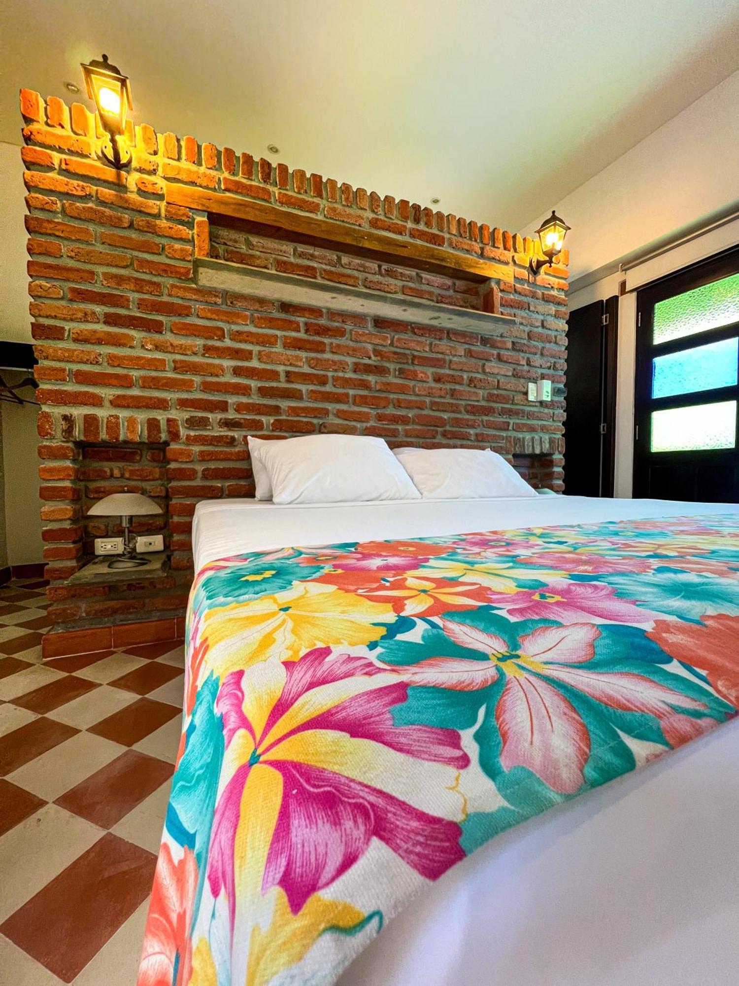 Hotel Puerto Pelicano